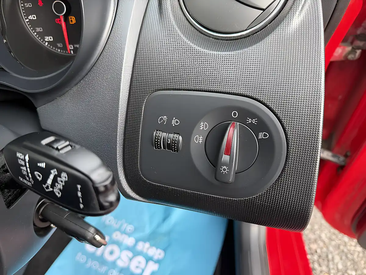 Used 2015 SEAT Ibiza Toca Red - Interior and Exterior details 18