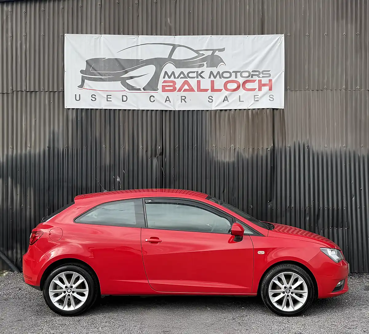Used 2015 SEAT Ibiza Toca Red - Interior and Exterior details 4