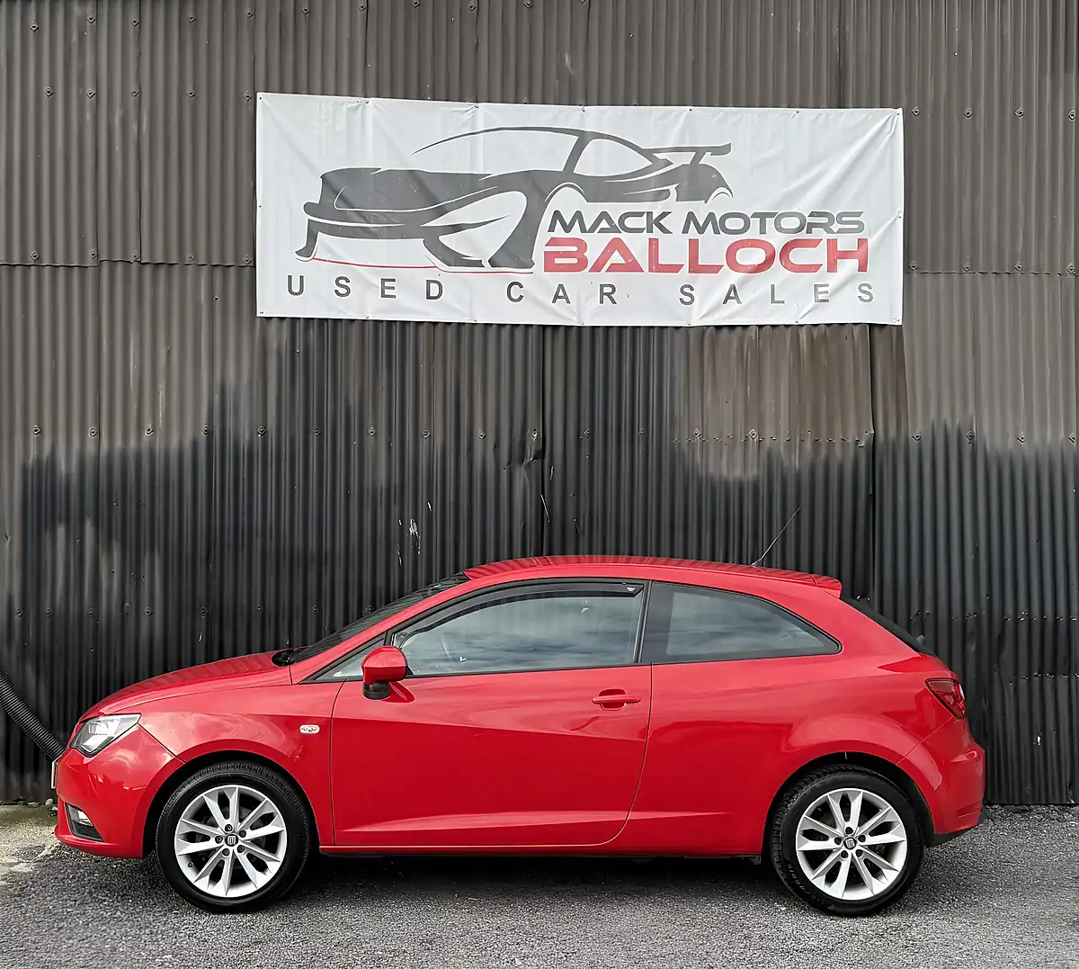 Used 2015 SEAT Ibiza Toca Red - Interior and Exterior details 8