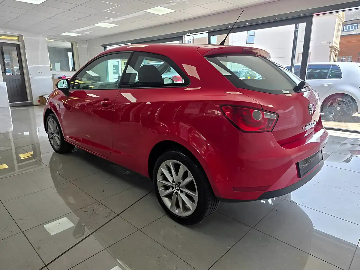 Used 2015 SEAT Ibiza Toca Sport Coupe Red - Interior and Exterior details 4