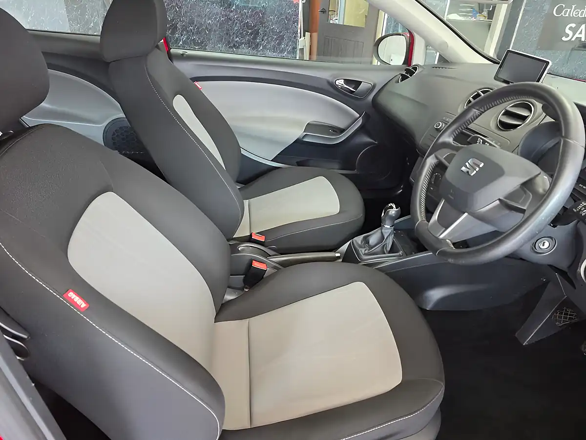 Used 2015 SEAT Ibiza Toca Sport Coupe Red - Interior and Exterior details 5