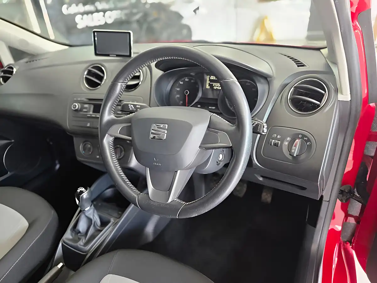 Used 2015 SEAT Ibiza Toca Sport Coupe Red - Interior and Exterior details 7