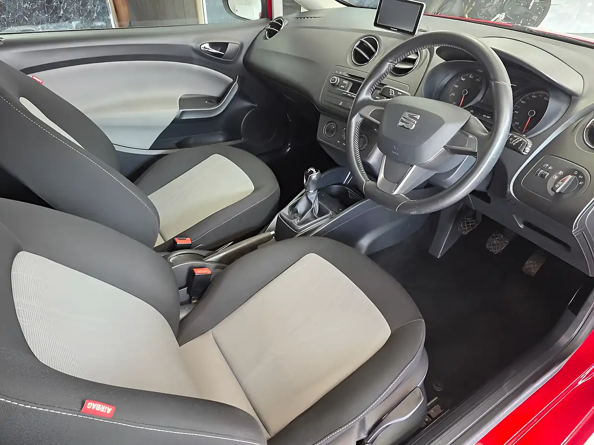 Used 2015 SEAT Ibiza Toca Sport Coupe Red - Interior and Exterior details 9