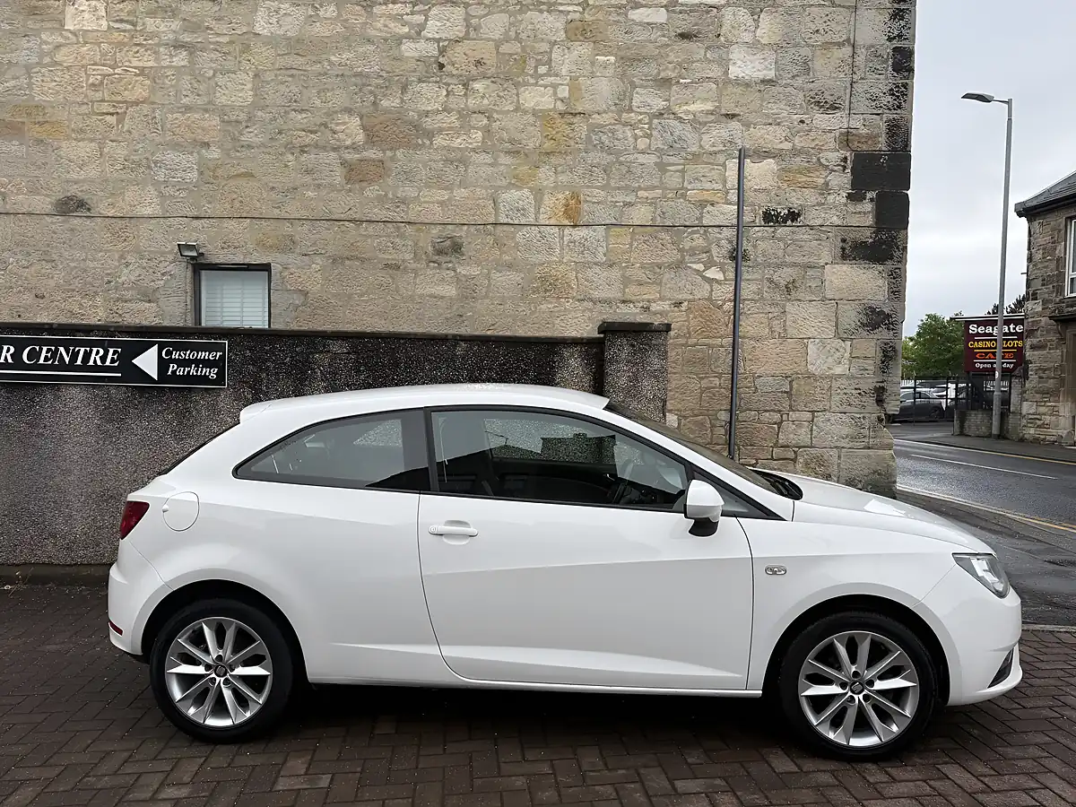 Used 2015 SEAT Ibiza Toca White - Interior and Exterior details 16