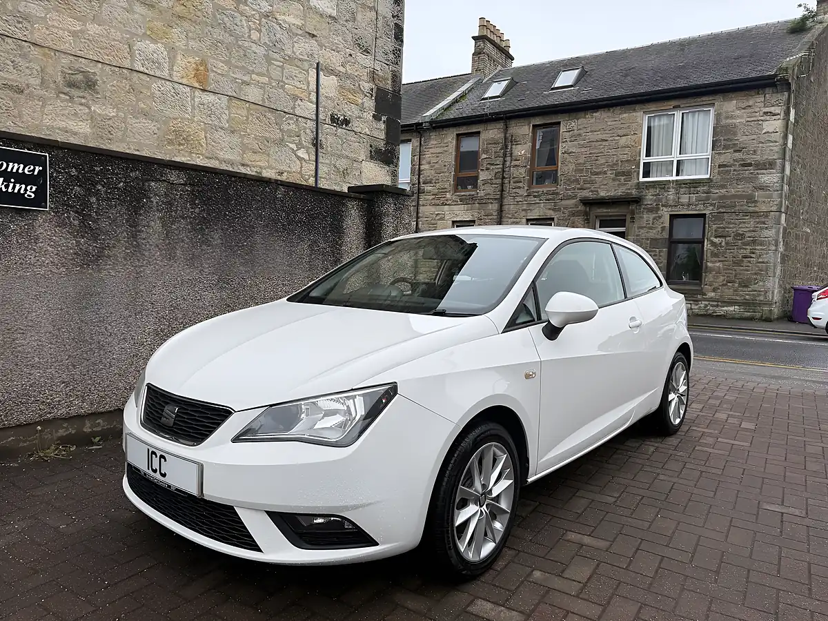 Used 2015 SEAT Ibiza Toca White - Interior and Exterior details 3