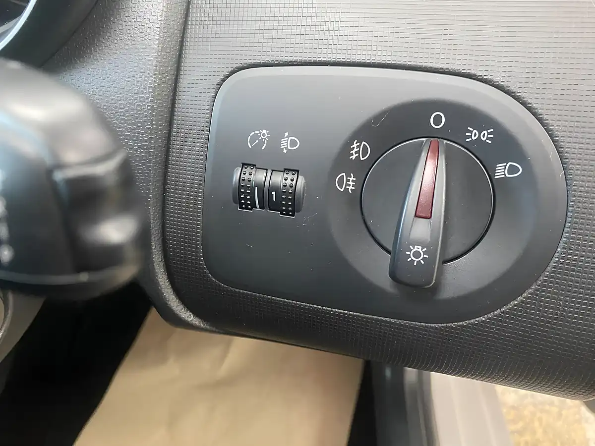 Used 2015 SEAT Ibiza Toca White - Interior and Exterior details 12