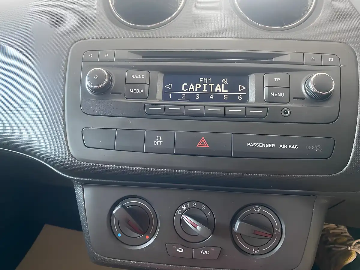 Used 2015 SEAT Ibiza Toca White - Interior and Exterior details 15