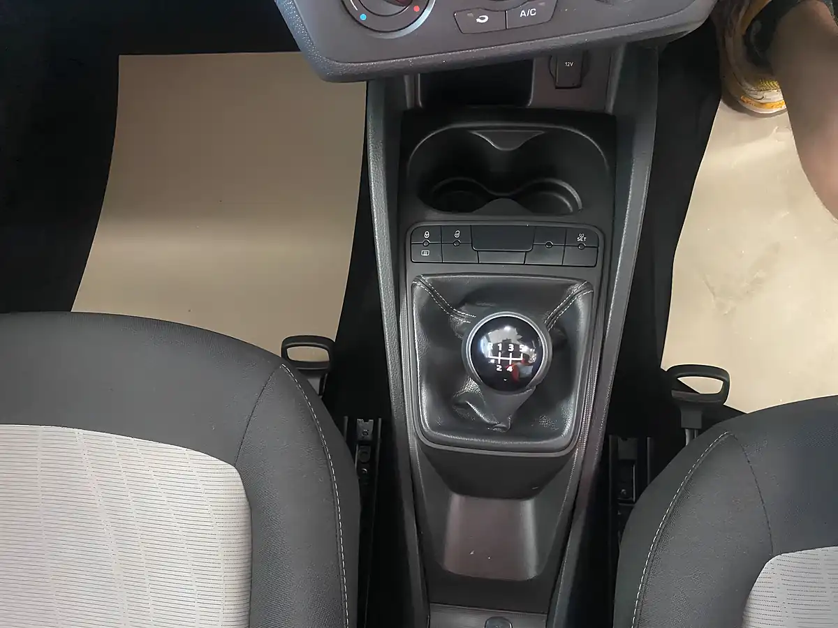 Used 2015 SEAT Ibiza Toca White - Interior and Exterior details 17