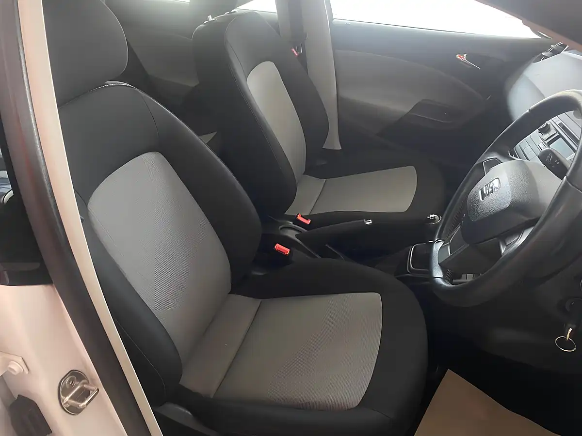 Used 2015 SEAT Ibiza Toca White - Interior and Exterior details 8