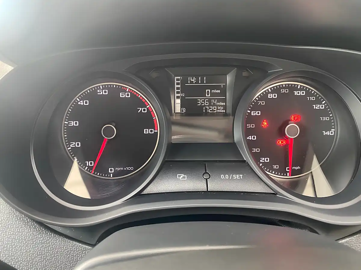 Used 2015 SEAT Ibiza Toca White - Interior and Exterior details 9