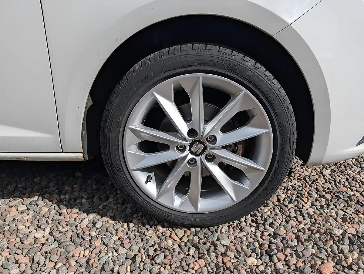 Used 2015 SEAT Ibiza Toca White - Interior and Exterior details 16