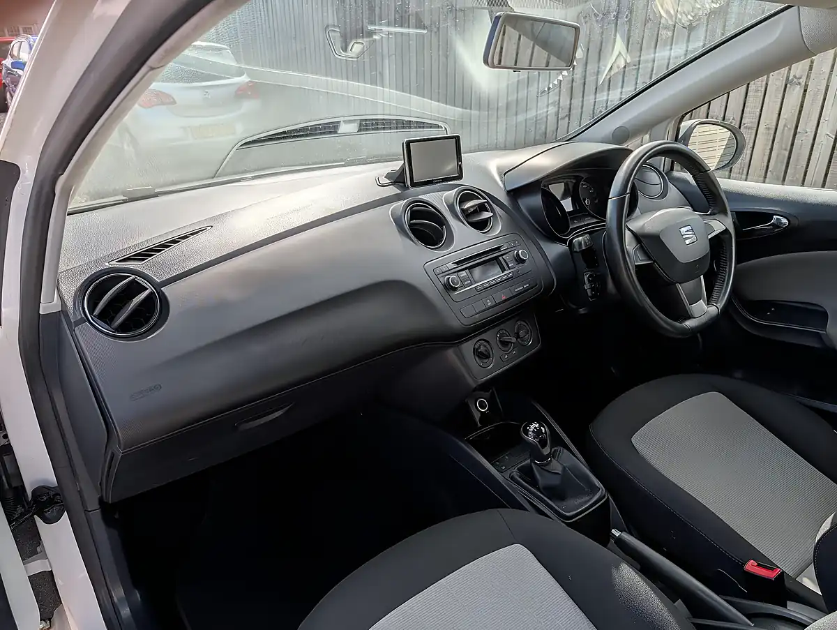 Used 2015 SEAT Ibiza Toca White - Interior and Exterior details 8