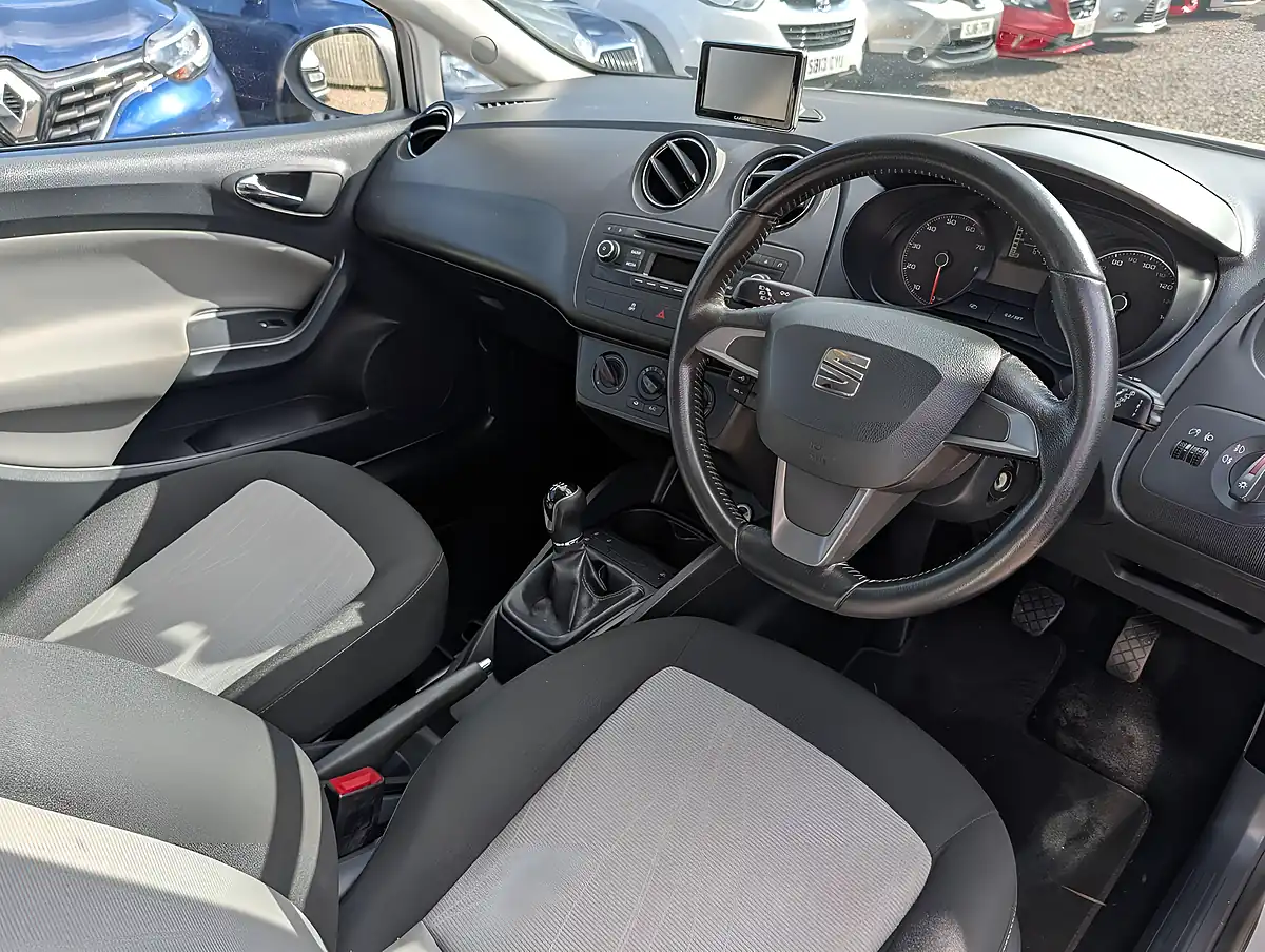Used 2015 SEAT Ibiza Toca White - Interior and Exterior details 9