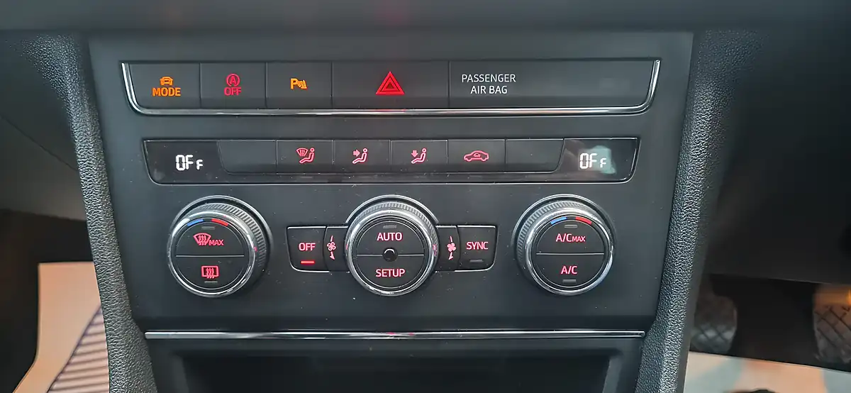 Used 2015 SEAT Leon Fr Black - Interior and Exterior details 15