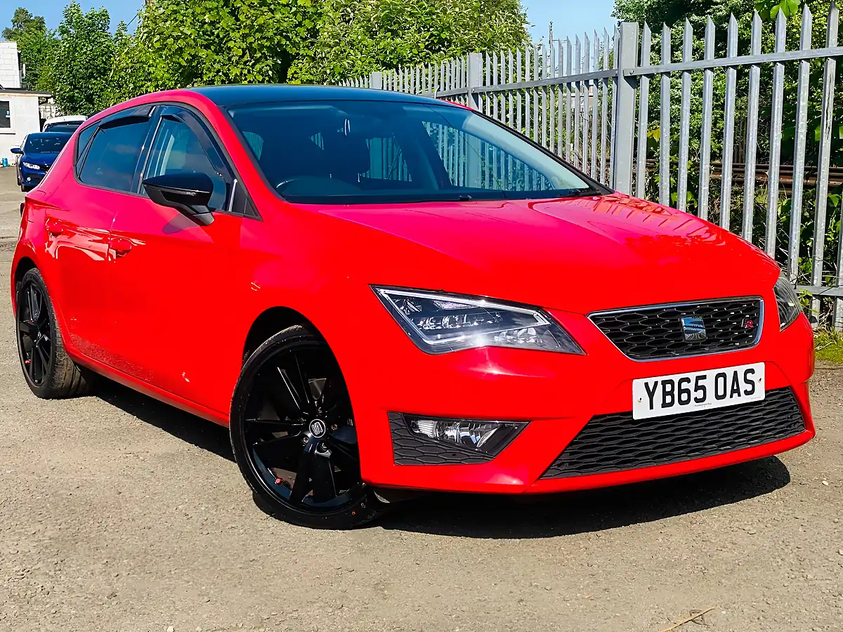 Used 2015 SEAT Leon Fr Black Technology Red - Front View