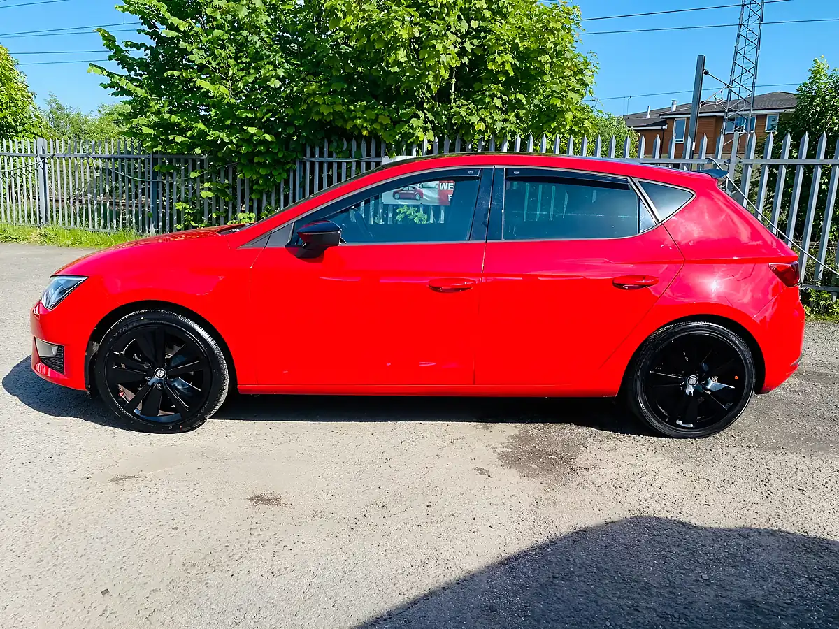 Used 2015 SEAT Leon Fr Black Technology Red - Interior and Exterior details 12
