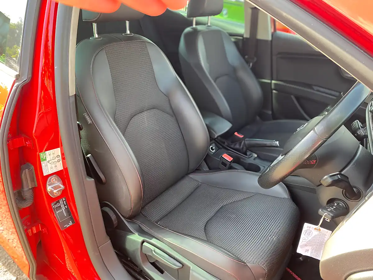 Used 2015 SEAT Leon Fr Black Technology Red - Interior and Exterior details 15