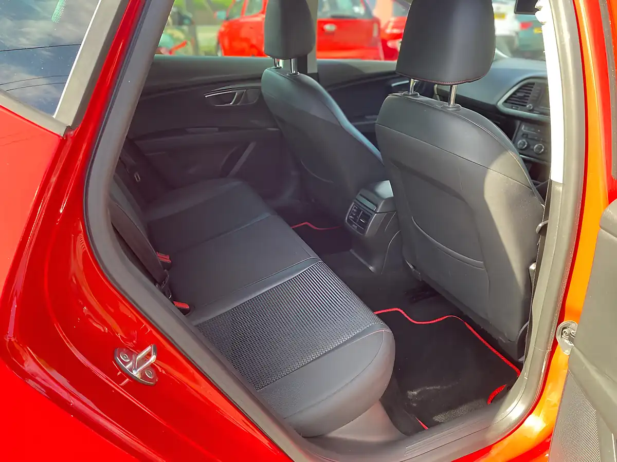 Used 2015 SEAT Leon Fr Black Technology Red - Interior and Exterior details 16