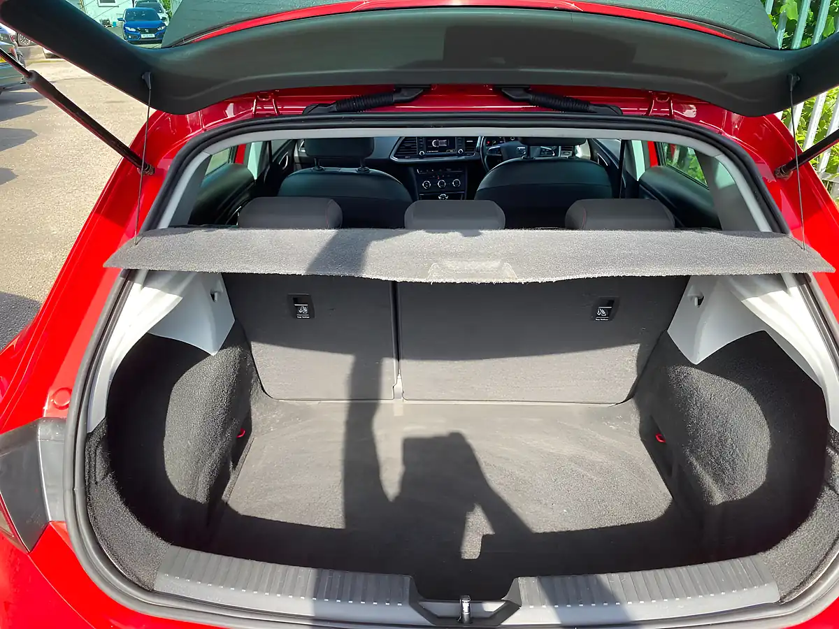 Used 2015 SEAT Leon Fr Black Technology Red - Interior and Exterior details 17
