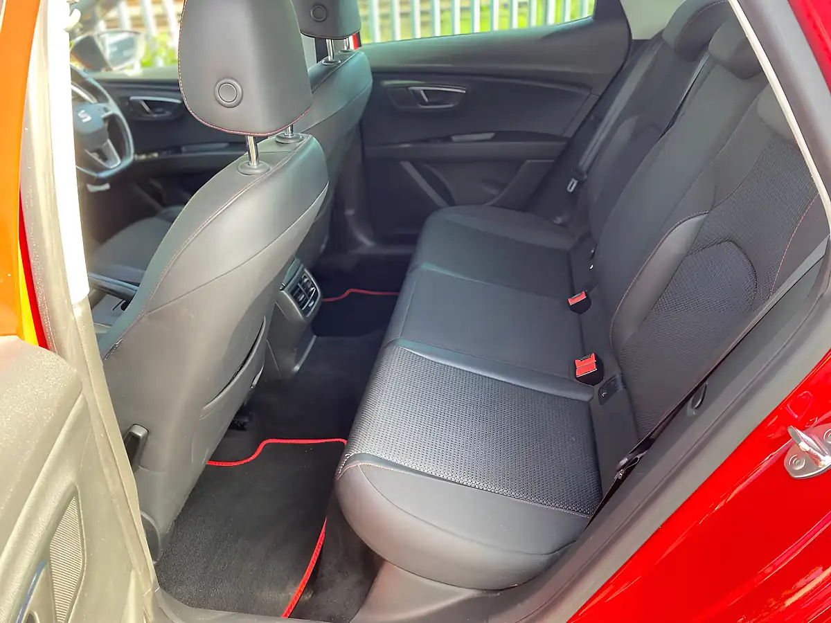 Used 2015 SEAT Leon Fr Black Technology Red - Interior and Exterior details 18