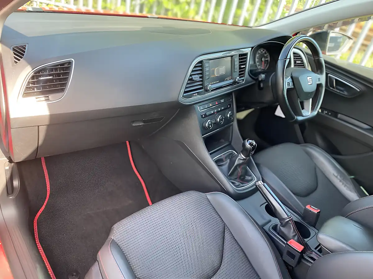 Used 2015 SEAT Leon Fr Black Technology Red - Interior and Exterior details 5
