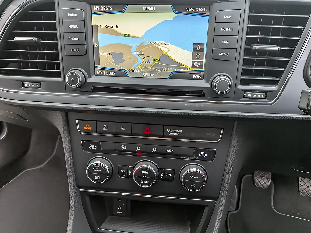 Used 2015 SEAT Leon Fr Green - Interior and Exterior details 11