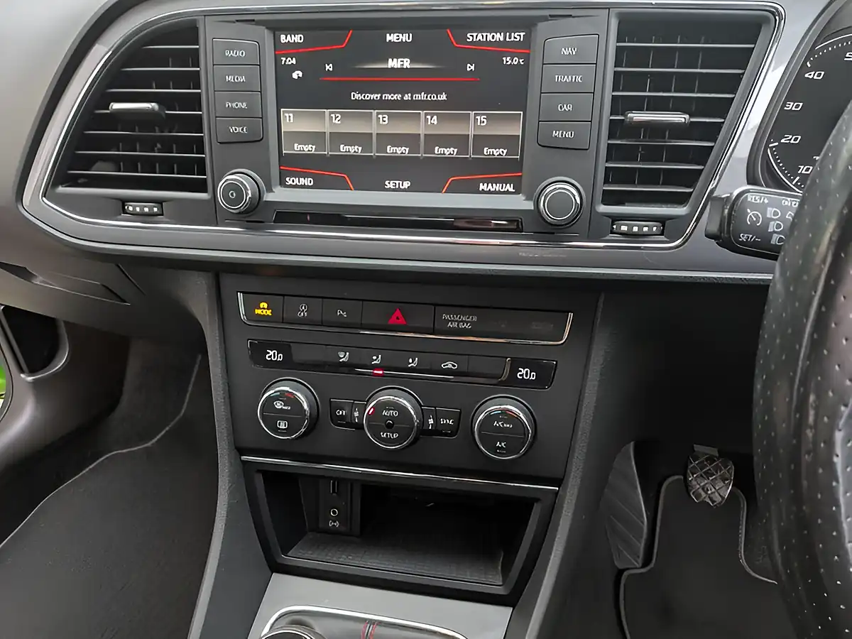 Used 2015 SEAT Leon Fr Green - Interior and Exterior details 12