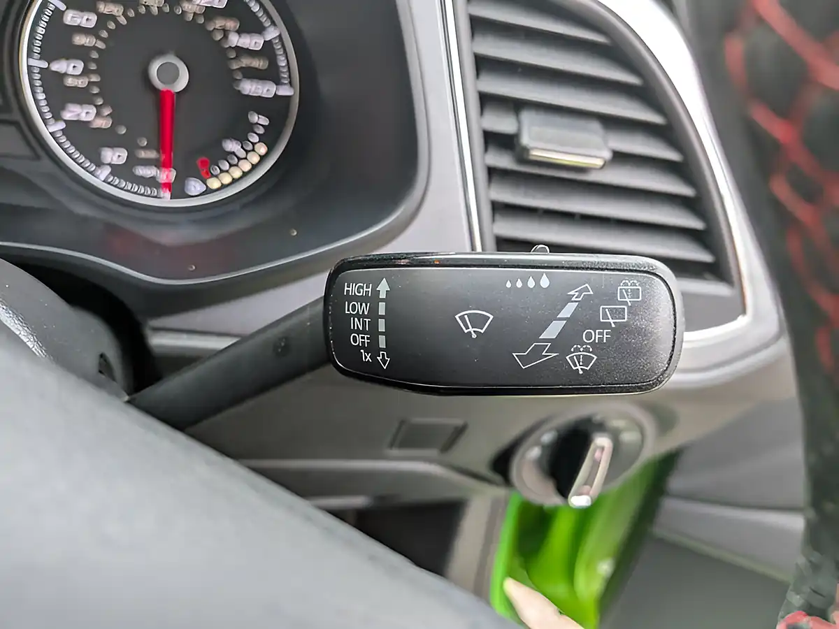 Used 2015 SEAT Leon Fr Green - Interior and Exterior details 14