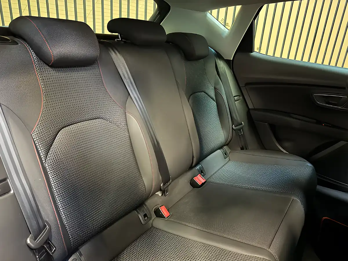 Used 2015 SEAT Leon Fr Red - Interior and Exterior details 15