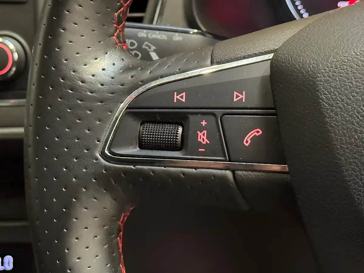 Used 2015 SEAT Leon Fr Red - Interior and Exterior details 17
