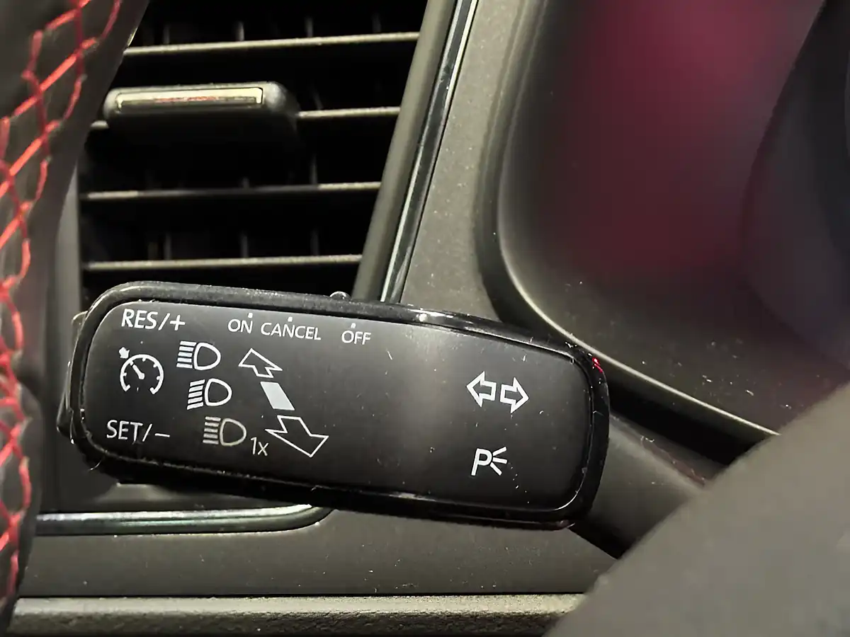 Used 2015 SEAT Leon Fr Red - Interior and Exterior details 18