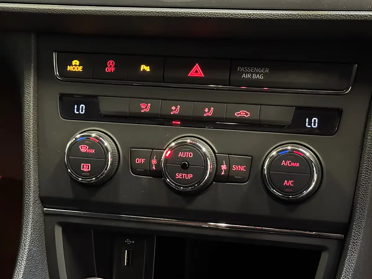 Used 2015 SEAT Leon Fr Red - Interior and Exterior details 20