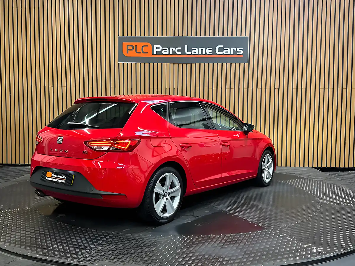 Used 2015 SEAT Leon Fr Red - Interior and Exterior details 3