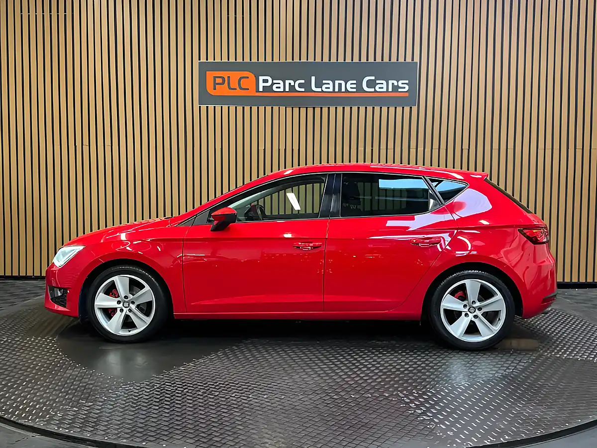 Used 2015 SEAT Leon Fr Red - Interior and Exterior details 6