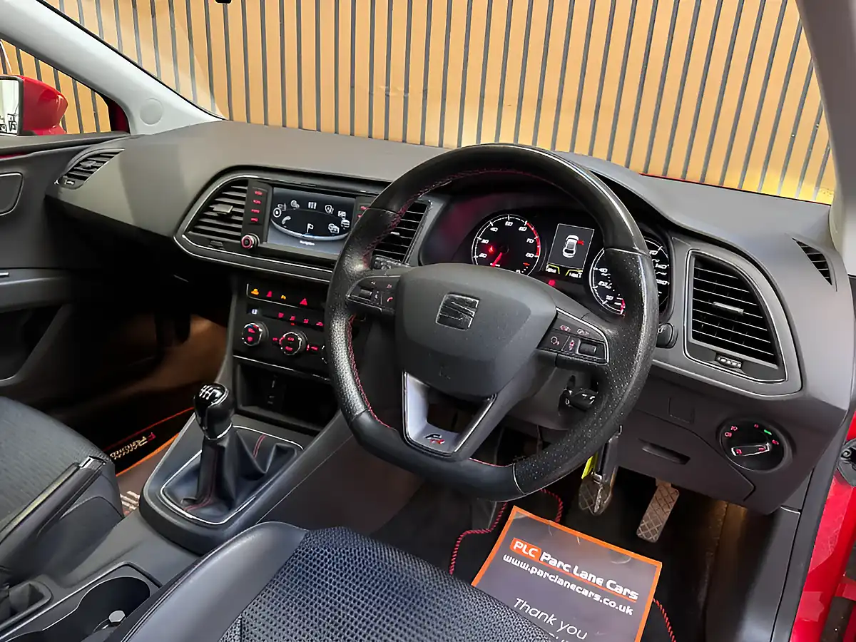 Used 2015 SEAT Leon Fr Red - Interior and Exterior details 9