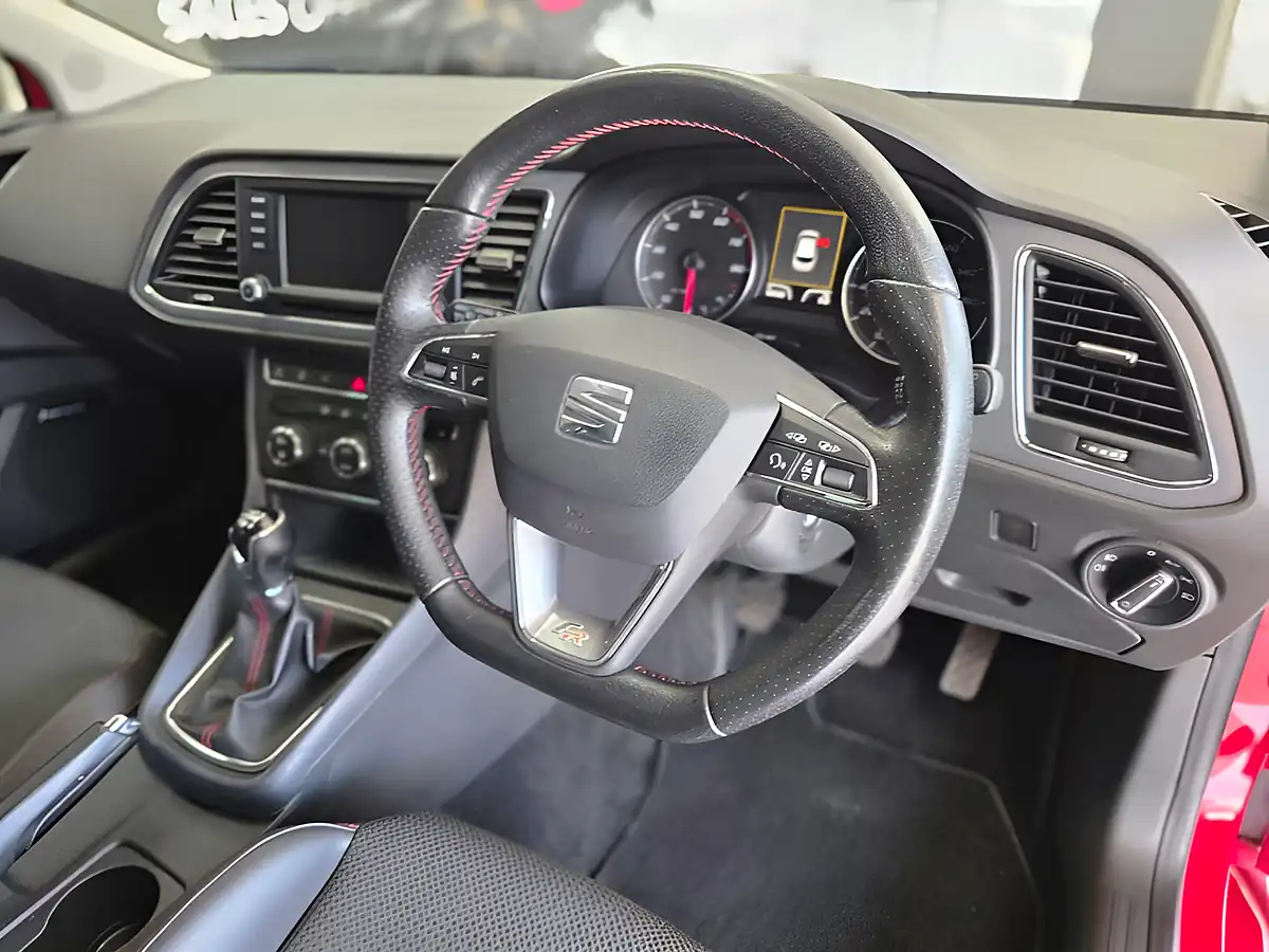 Used 2015 SEAT Leon Fr Red - Interior and Exterior details 10