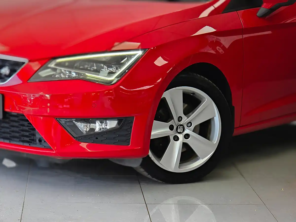 Used 2015 SEAT Leon Fr Red - Interior and Exterior details 11