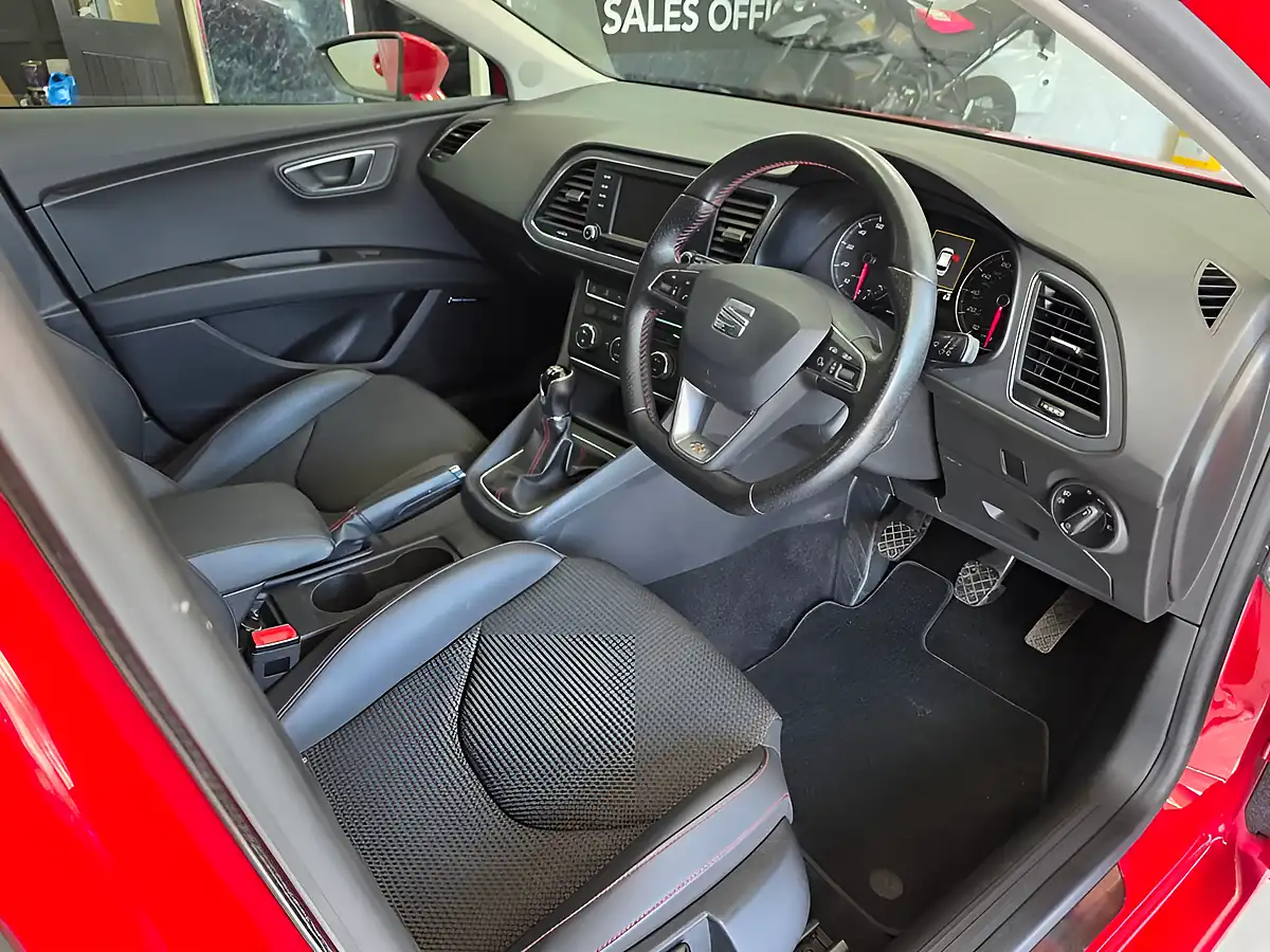 Used 2015 SEAT Leon Fr Red - Interior and Exterior details 5