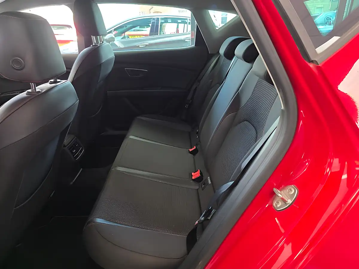 Used 2015 SEAT Leon Fr Red - Interior and Exterior details 6