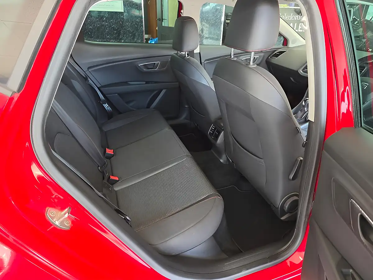 Used 2015 SEAT Leon Fr Red - Interior and Exterior details 9