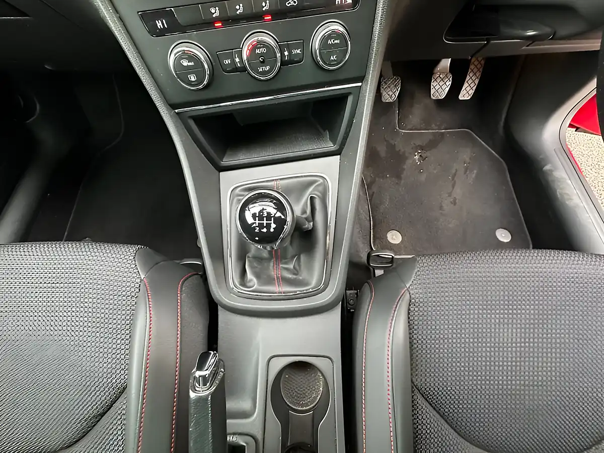 Used 2015 SEAT Leon Fr Red - Interior and Exterior details 12