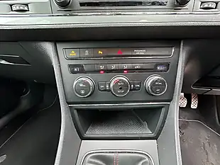 Used 2015 SEAT Leon Fr Red - Interior and Exterior details 13