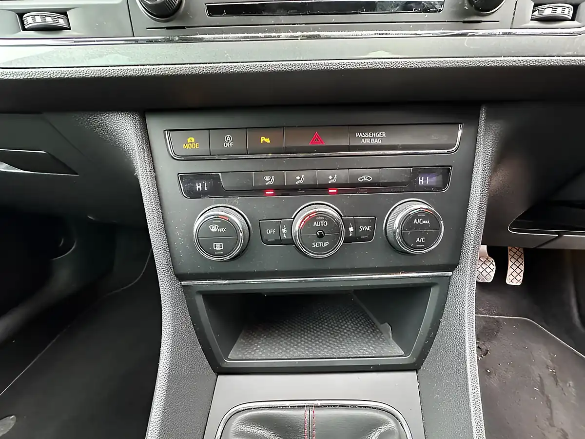 Used 2015 SEAT Leon Fr Red - Interior and Exterior details 14