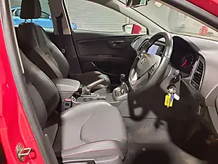 Used 2015 SEAT Leon Fr Red - Interior and Exterior details 16