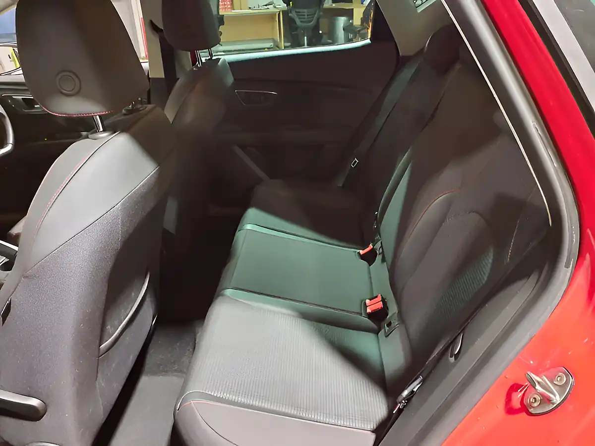 Used 2015 SEAT Leon Fr Red - Interior and Exterior details 18