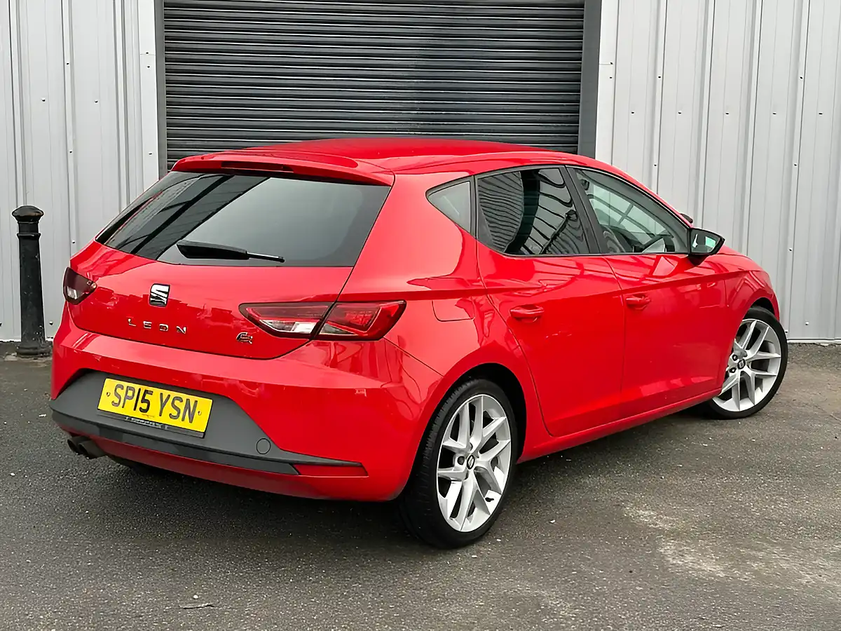 Used 2015 SEAT Leon Fr Red - Interior and Exterior details 4