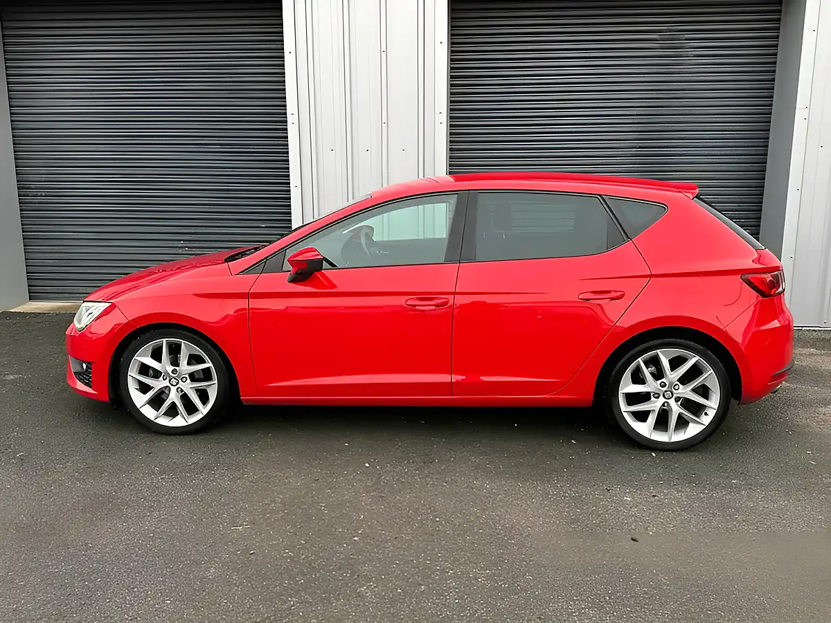 Used 2015 SEAT Leon Fr Red - Interior and Exterior details 9