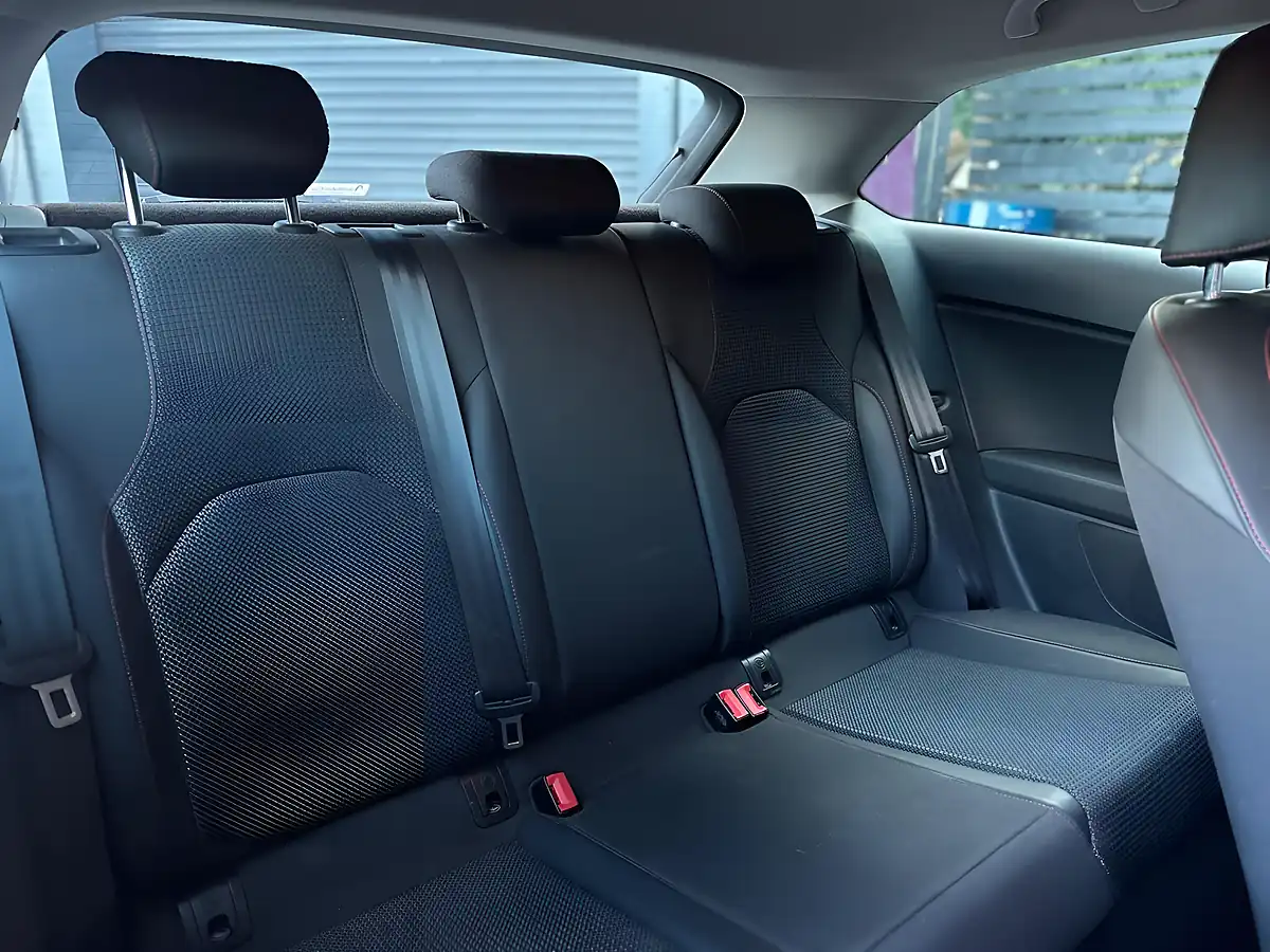 Used 2015 SEAT Leon Fr Sport Coupe Red - Interior and Exterior details 9