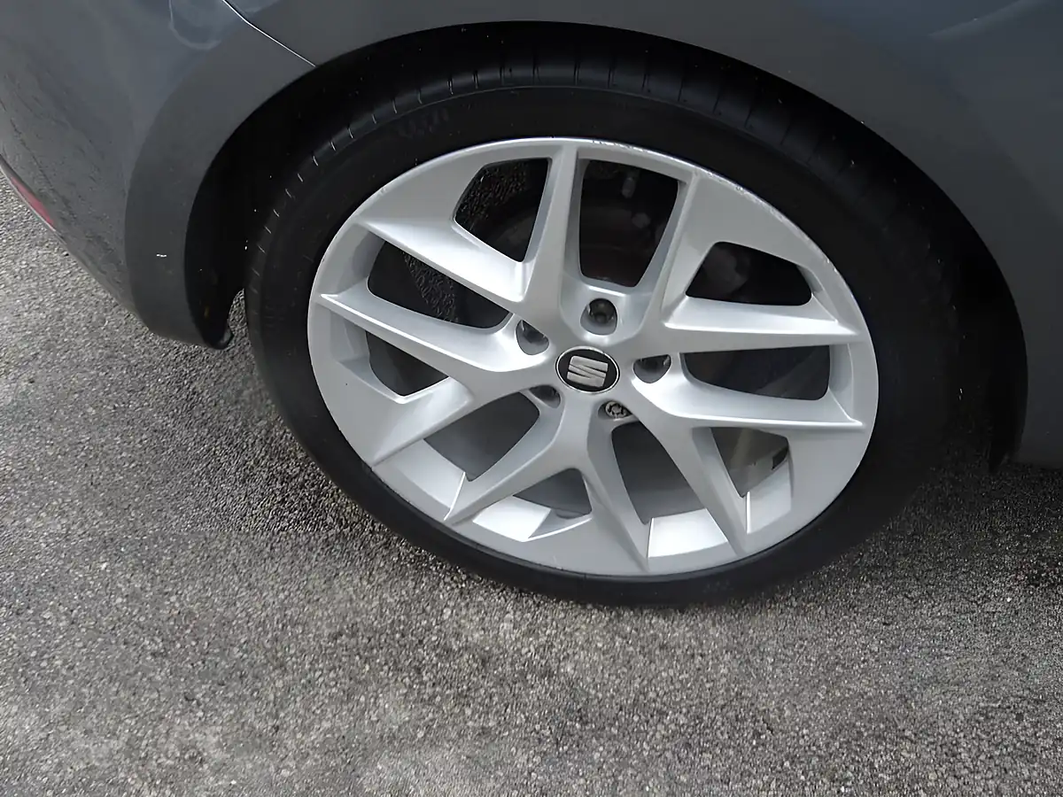 Used 2015 SEAT Leon Fr Sport Grey - Interior and Exterior details 18