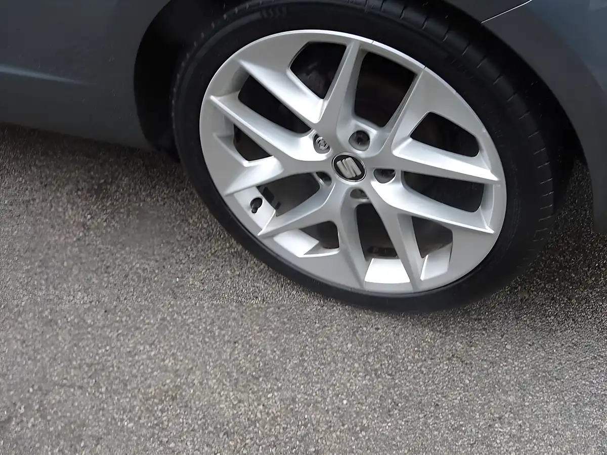 Used 2015 SEAT Leon Fr Sport Grey - Interior and Exterior details 19